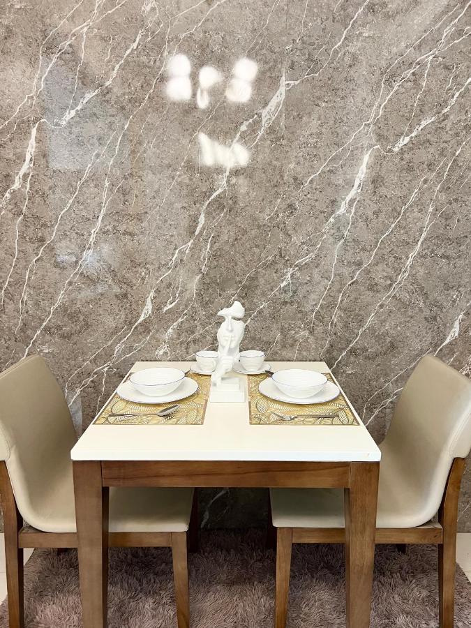 טאגיג La Palazzo - Across Uptown Mall & Grand Hyatt Bgc מראה חיצוני תמונה